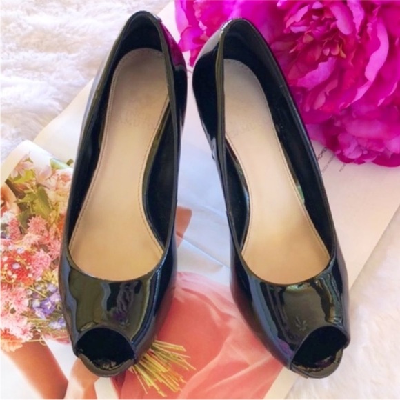 Vince Camuto Kira Peep-Toe Classic Black Patent Leather Heels 6.5 - Picture 2 of 4